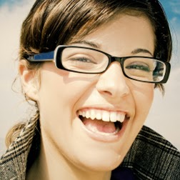 Caroline Hendricks Photo 22