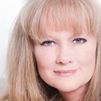 Elizabeth Crouch Photo 20