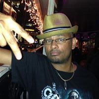 Aaron Gomes Photo 8