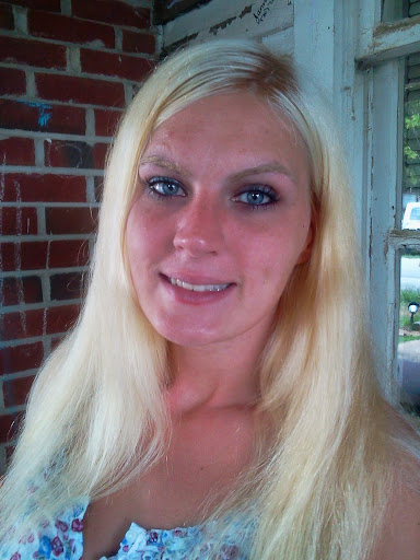 Sara Wilson Photo 34