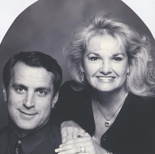 Linda Walker Photo 33