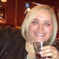 Linda Bromley Photo 13