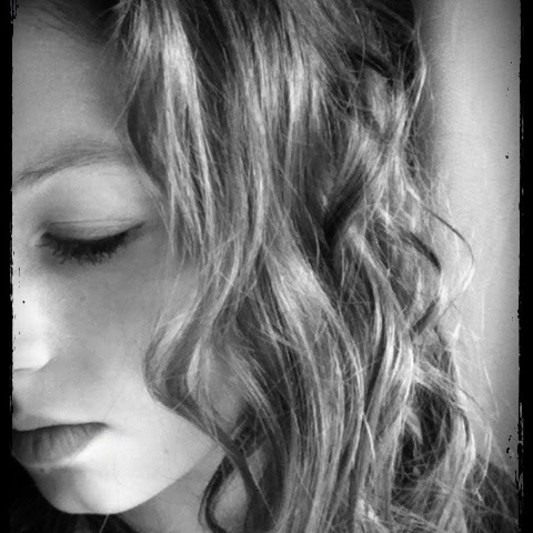 Haley Roberts Photo 24