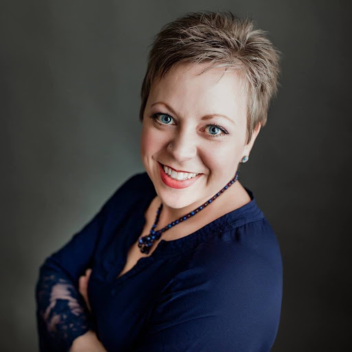 Elizabeth Nelson Photo 16