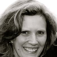 Claire Robbins Photo 17