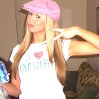Holly Jennings Photo 23
