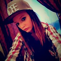 Emily Gillis Photo 13