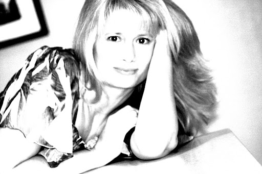 Julie Reeves Photo 32
