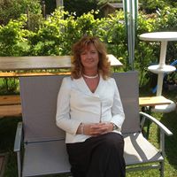 Stephanie Hooper Photo 26