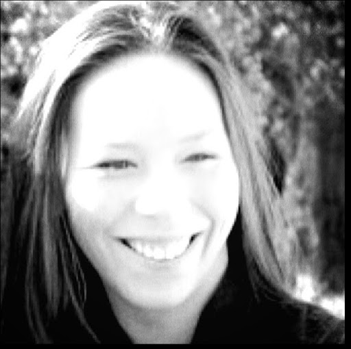 Elizabeth Leone Photo 14