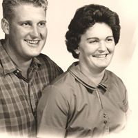 Betty Robbins Photo 16