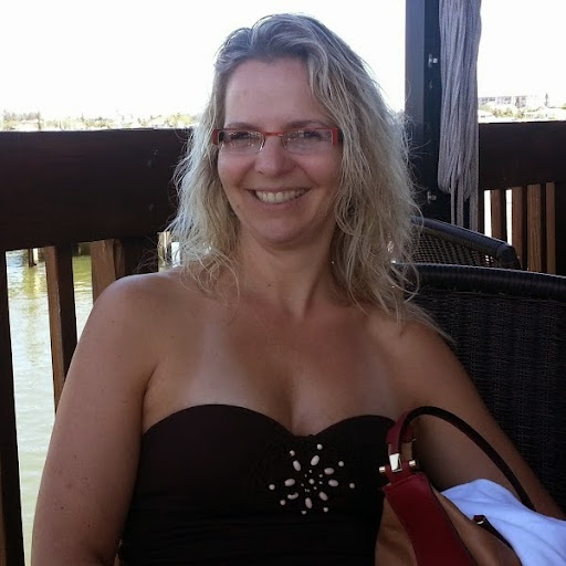 Julie Ward Photo 41
