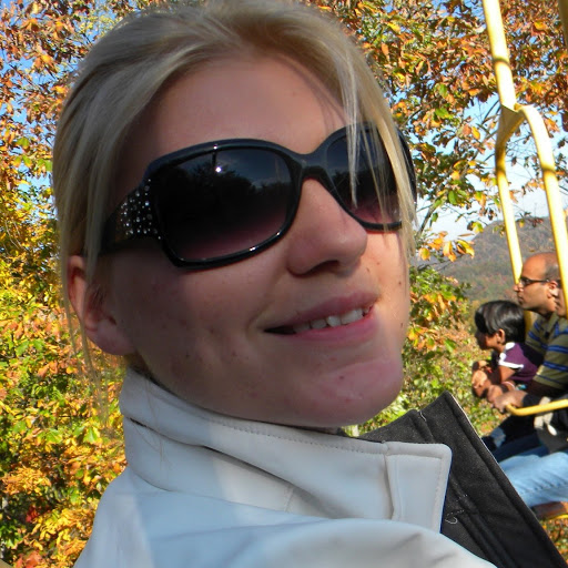Emily Burnett Photo 6