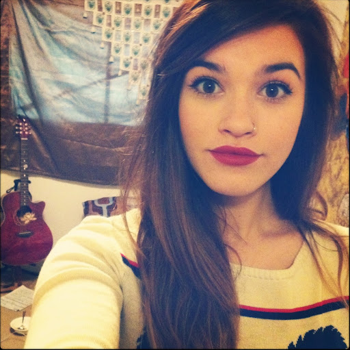 Genevieve Jones Photo 37