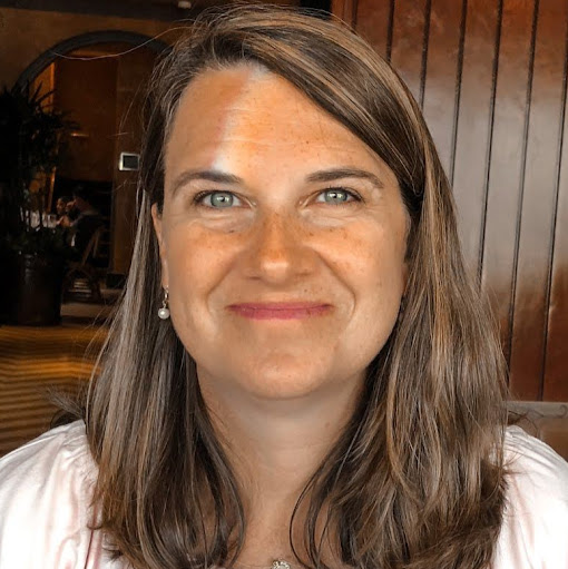 Julie Milligan Photo 16
