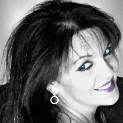 Lora Moore Photo 31