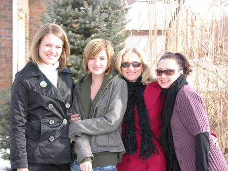 Lynn Dougherty Photo 19