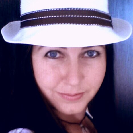 Nikki Pratt Photo 6