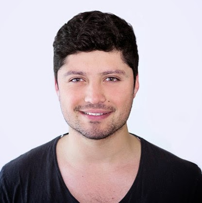 Alvaro Reyes Photo 25