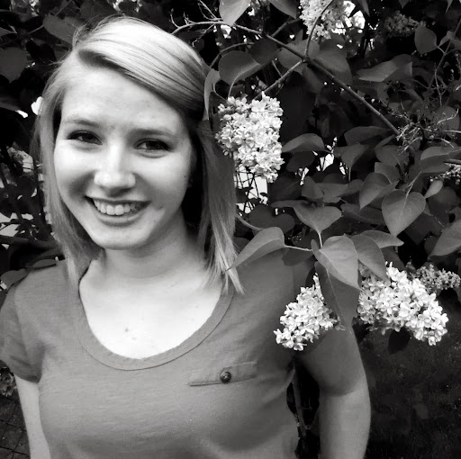 Julia Glover Photo 2