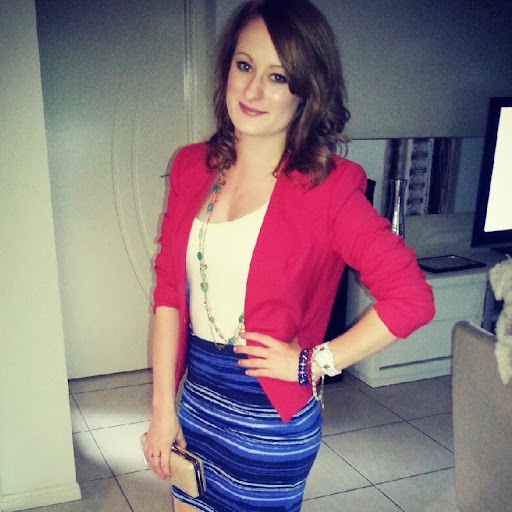 Emma Faulkner Photo 9