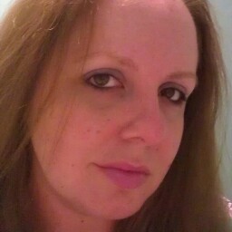Michelle Holbrook Photo 32