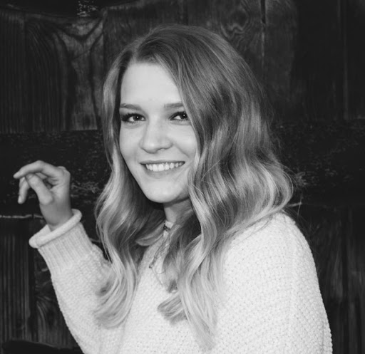 Sarah Bennett Photo 32