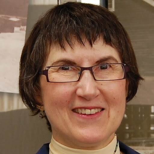 Barbara Armstrong Photo 30