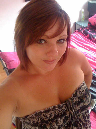 Rachel Holt Photo 42