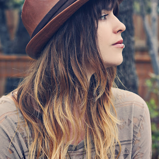 Laura Mazurek Photo 21