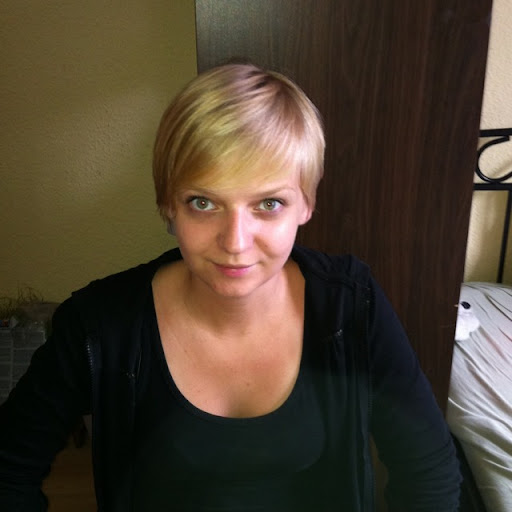 Stefanie Gross Photo 25