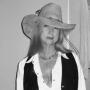 Laurie Benson Photo 19