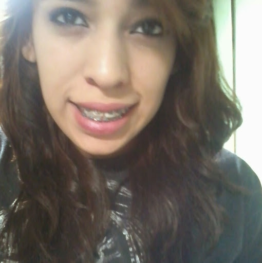 Elizabeth Alba Photo 9