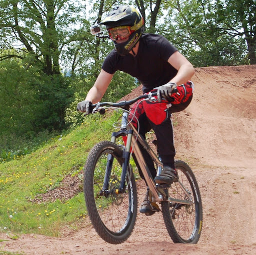 Max Thompson Photo 22