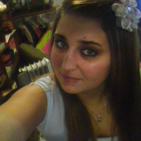 Danielle Brotherton Photo 13