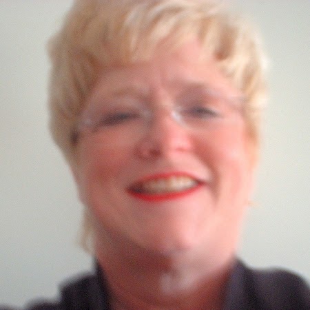 Laura Robinson Photo 14