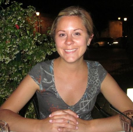 Emily Thompson Photo 20
