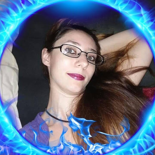 Victoria Hyde Photo 15