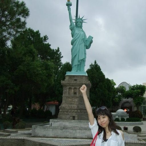 Helen Lin Photo 7