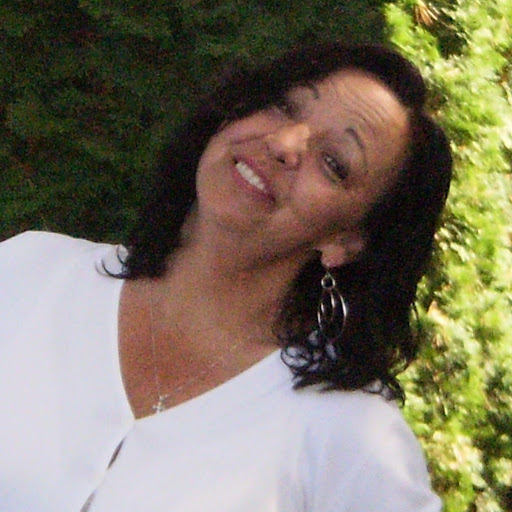Anne Lynch Photo 8
