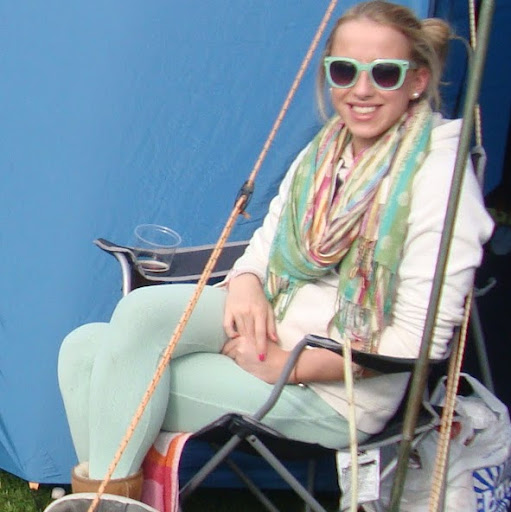 Megan Wills Photo 32
