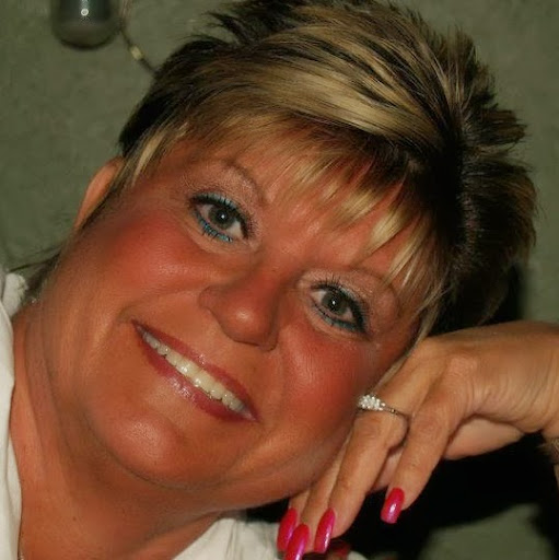 Julie Ewing Photo 35