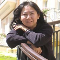 Julia Tsai Photo 15