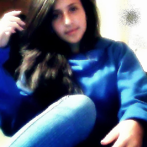 Laura Arias Photo 34