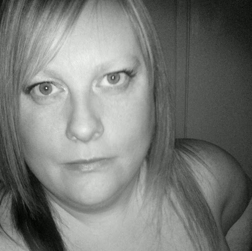 Elizabeth Russell Photo 36