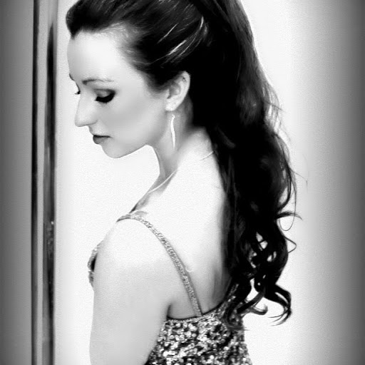 Eleanor Mills Photo 4