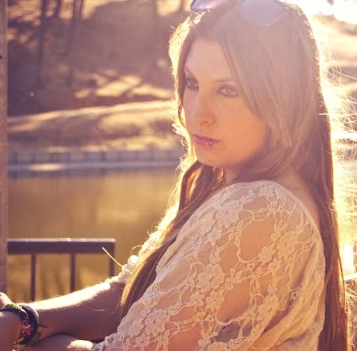 Elisabeth Gonzalez Photo 27