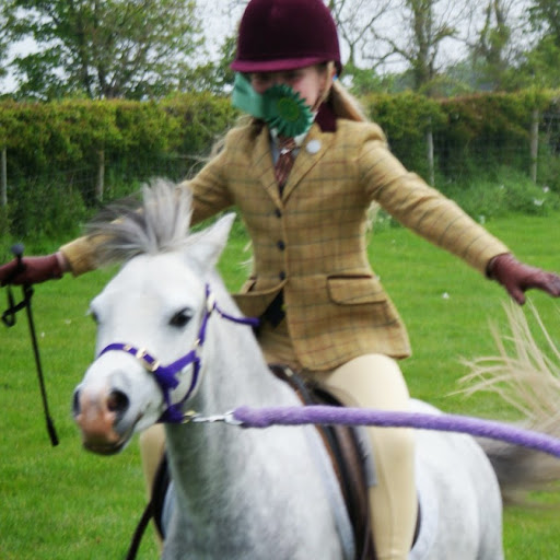 Angela Rowland Photo 9