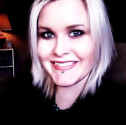 Jennifer Robison Photo 18