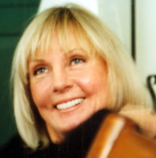 Lynn Barrett Photo 42